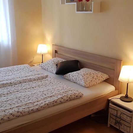 Apartman Lotos Mikulov Exteriör bild