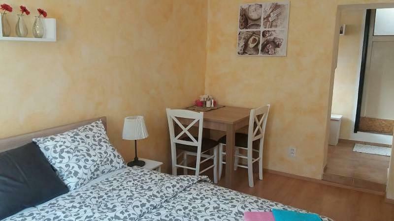 Apartman Lotos Mikulov Exteriör bild