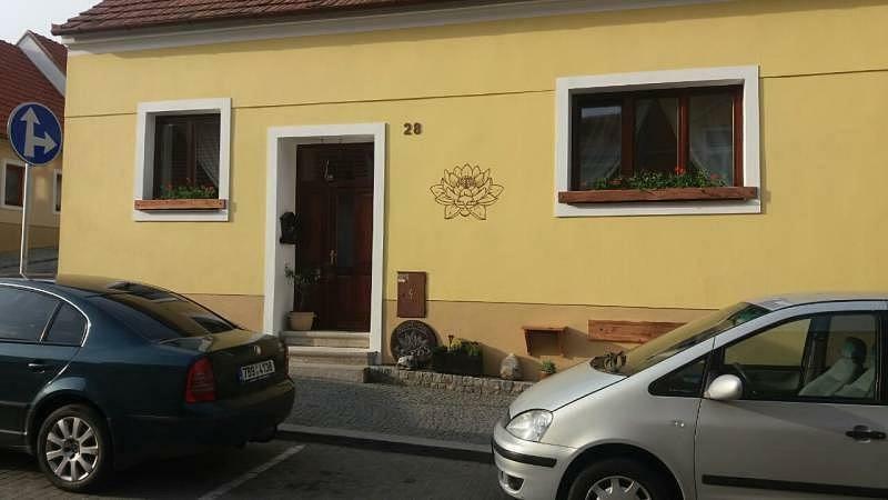 Apartman Lotos Mikulov Exteriör bild
