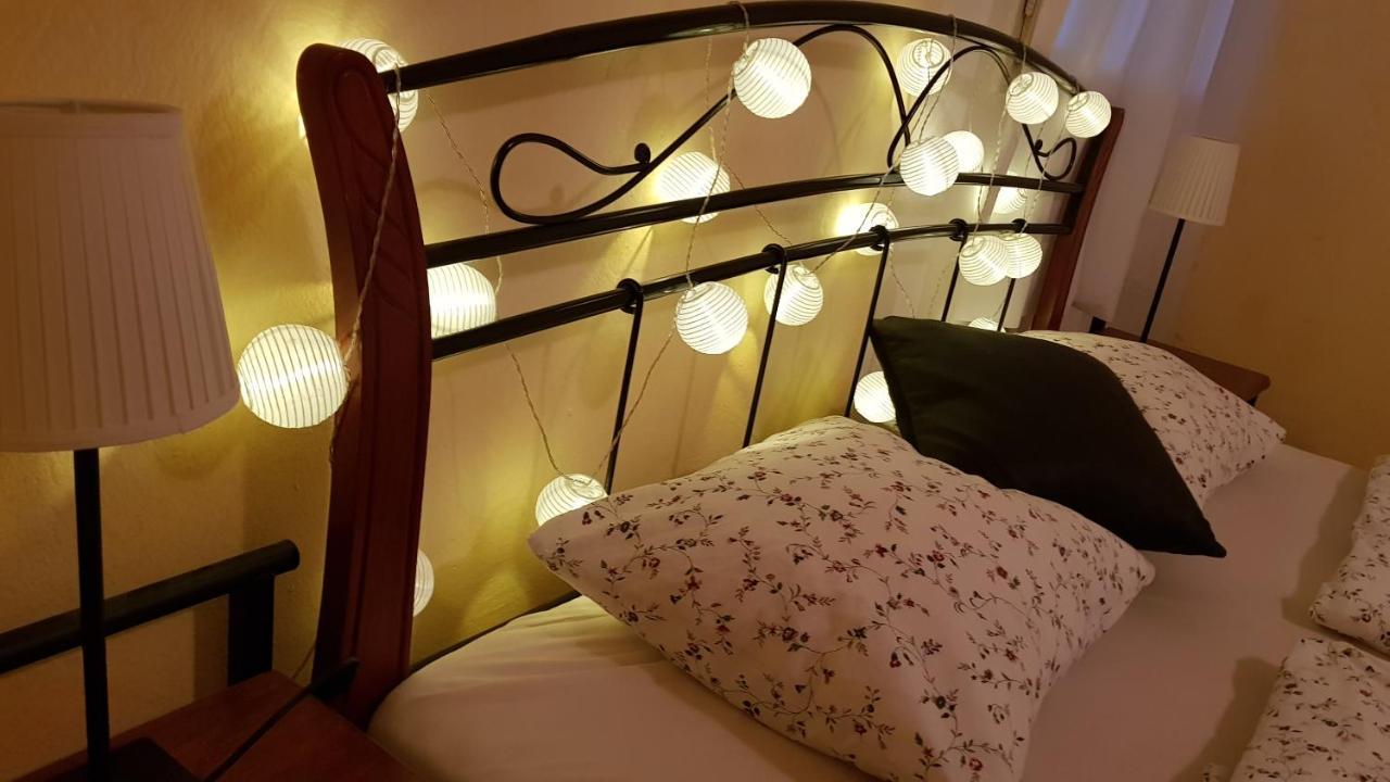 Apartman Lotos Mikulov Exteriör bild